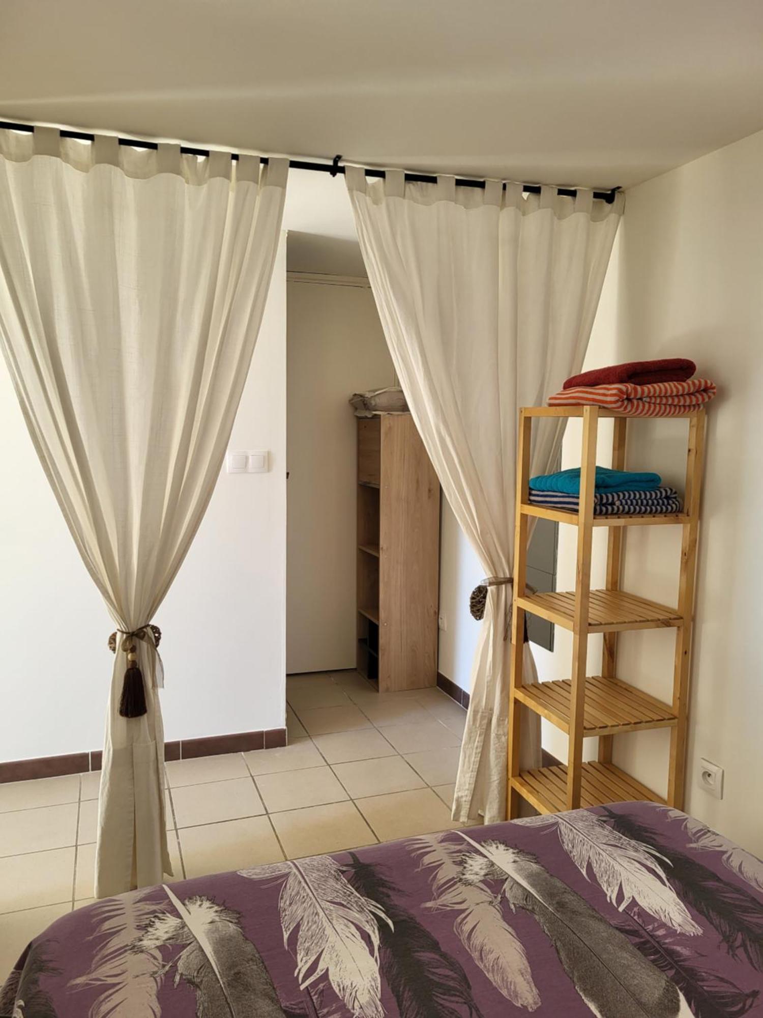 Chambre d hôtes AU CŒUR DES OLIVIERS Marselha Quarto foto